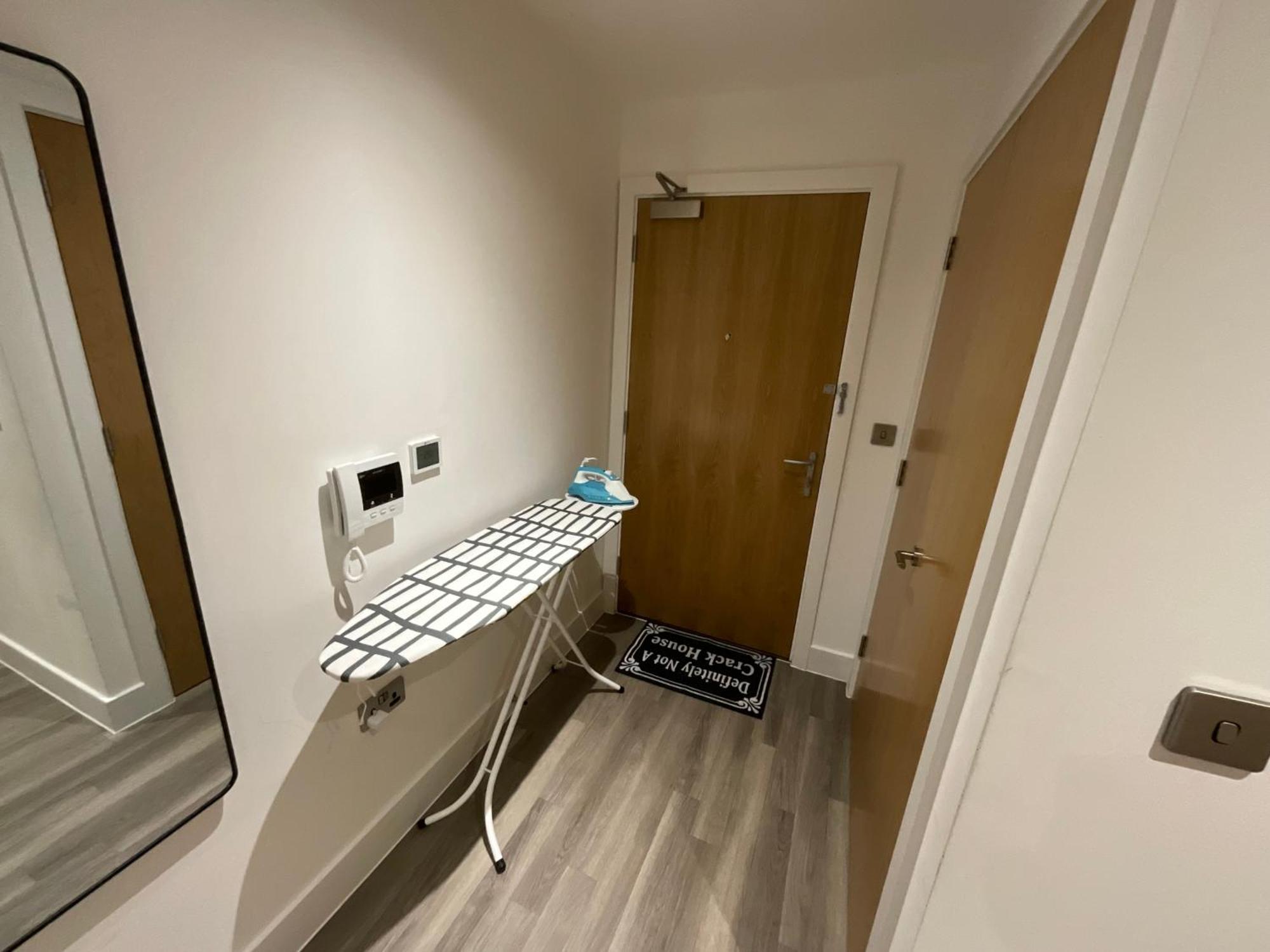Deluxe Double Bed In Shared Apt Near Canary Wharf, City Airport & O2 Arena With Thames View Londres Exterior foto