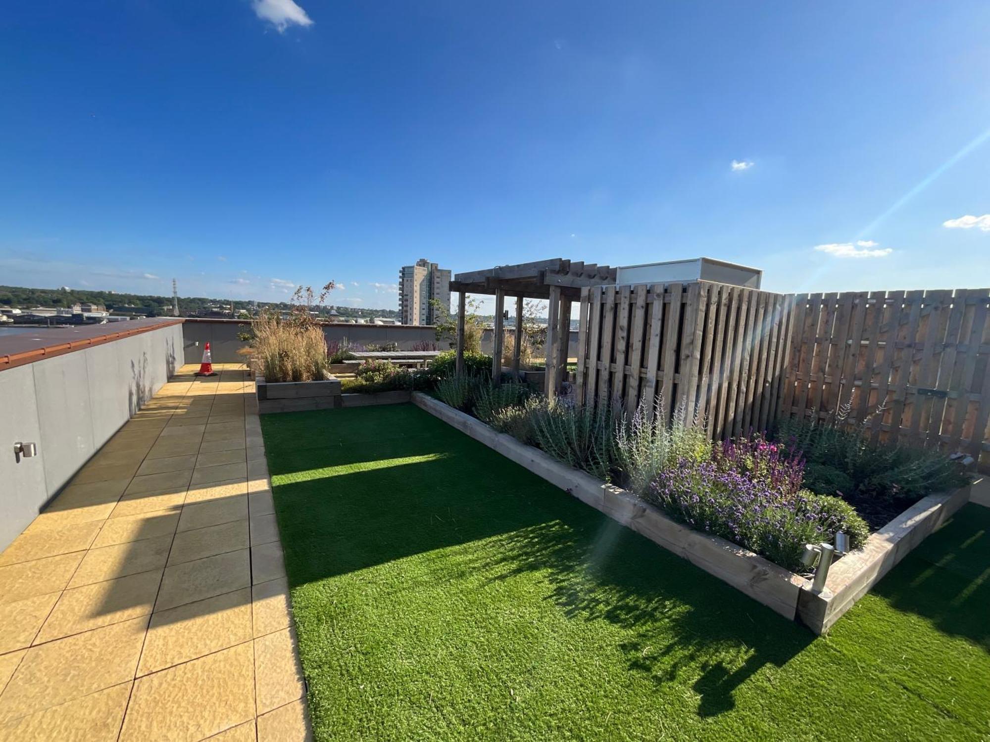 Deluxe Double Bed In Shared Apt Near Canary Wharf, City Airport & O2 Arena With Thames View Londres Exterior foto