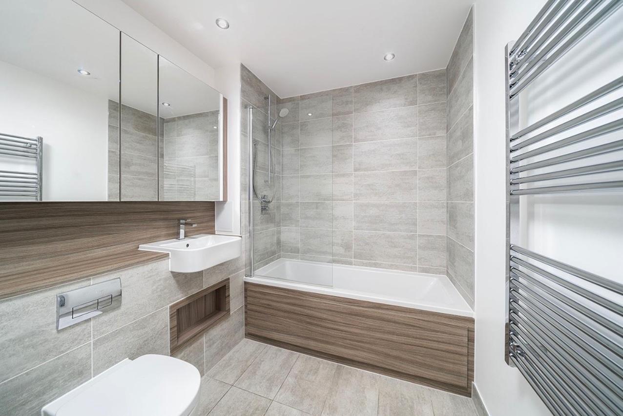 Deluxe Double Bed In Shared Apt Near Canary Wharf, City Airport & O2 Arena With Thames View Londres Exterior foto