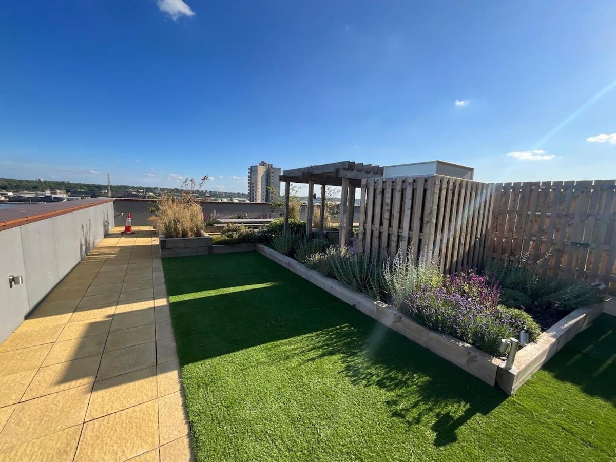 Deluxe Double Bed In Shared Apt Near Canary Wharf, City Airport & O2 Arena With Thames View Londres Exterior foto